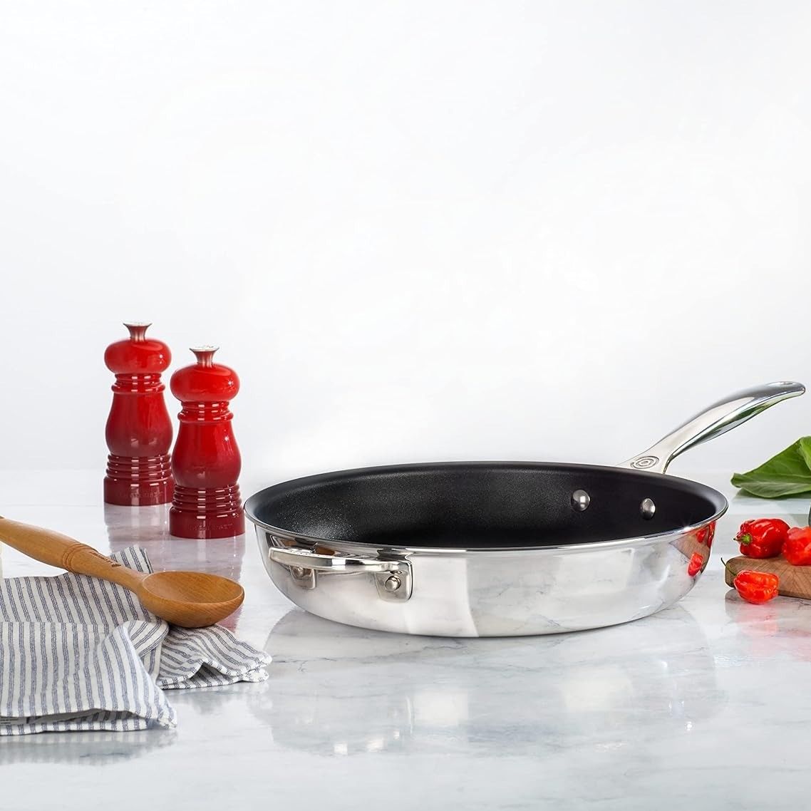 Le Creuset Petite Salt & Pepper Mill Set | Cerise/Cherry Red
