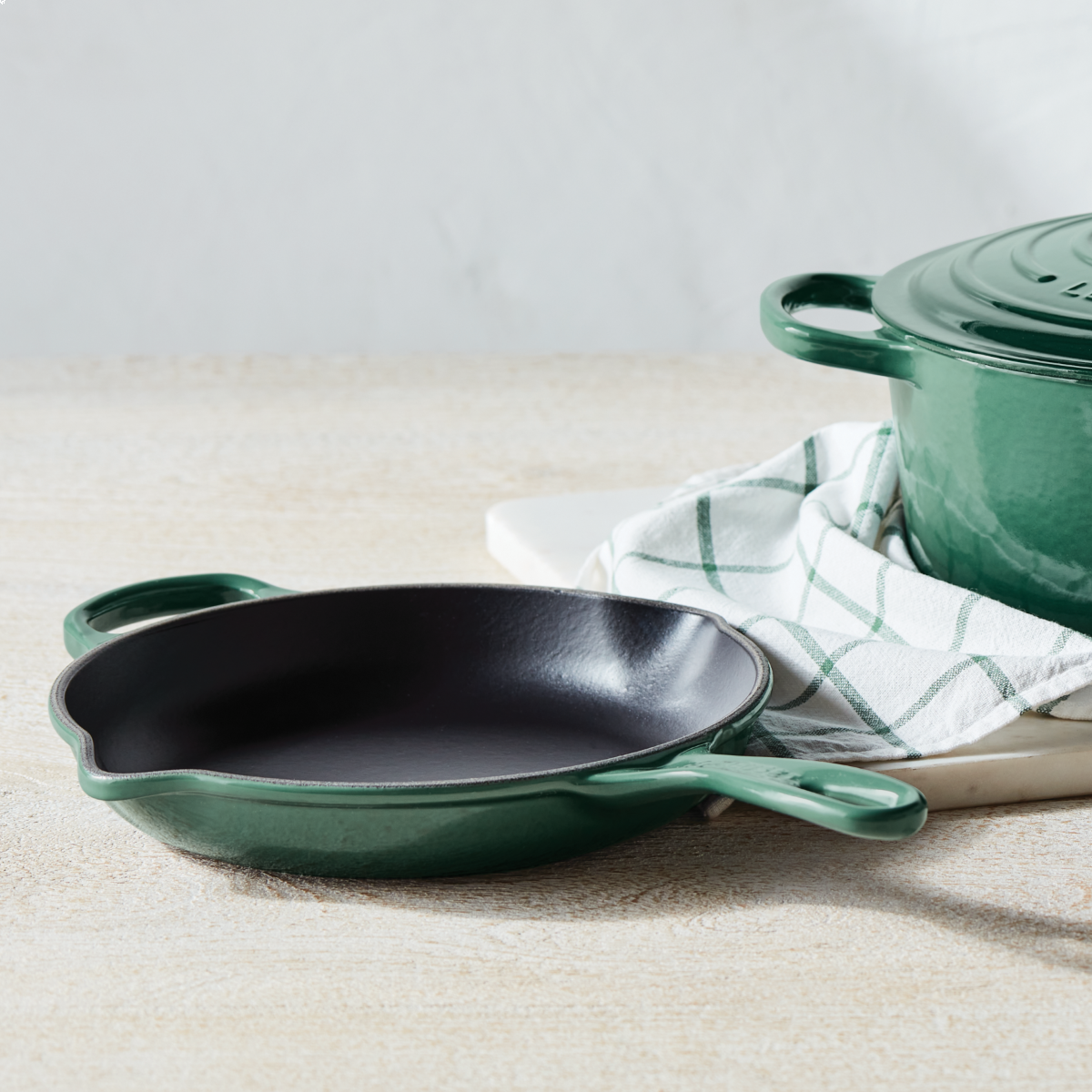 Le Creuset 9" Signature Enameled Cast Iron Skillet | Artichaut