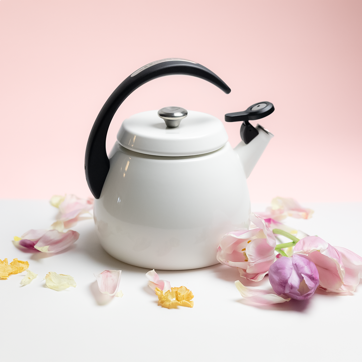  Le Creuset Signature 2.2 Qt. Cloche Kettle | White
