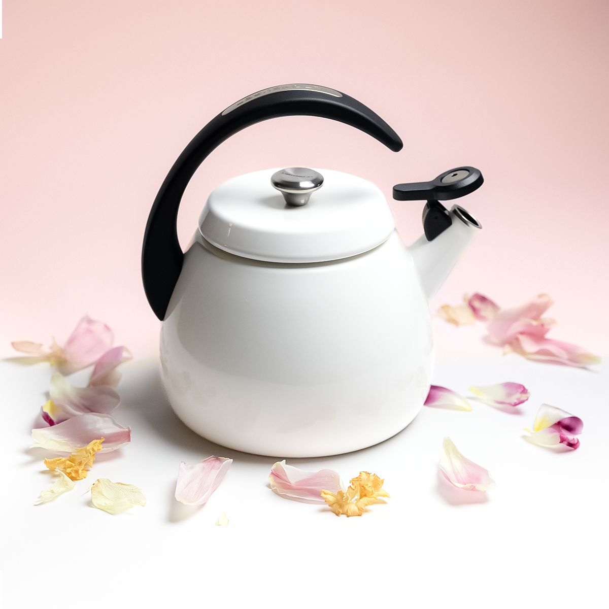  Le Creuset Signature 2.2 Qt. Cloche Kettle | White