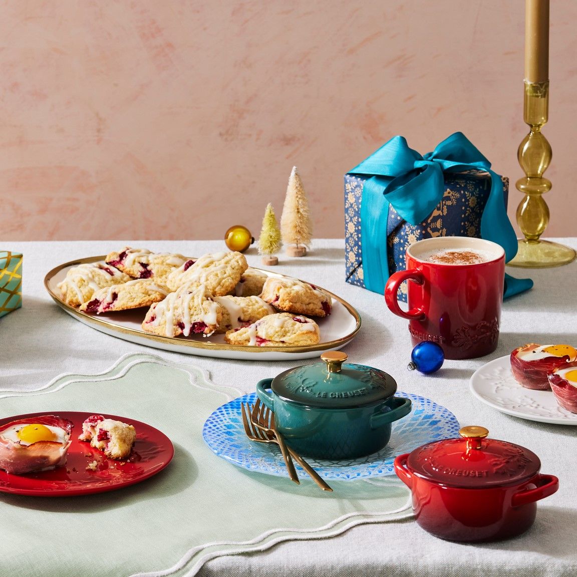  Le Creuset Holly Collection 12oz London Mug | Cerise
