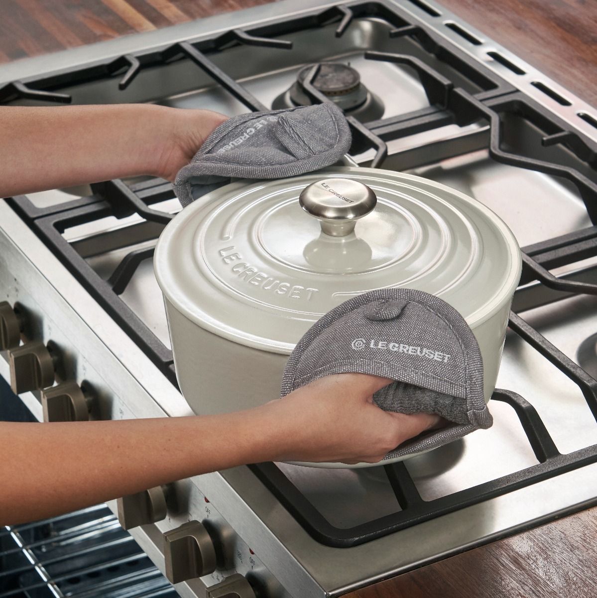  Le Creuset Kitchen Essentials Pot Grips (Set Of 2) | Charbon