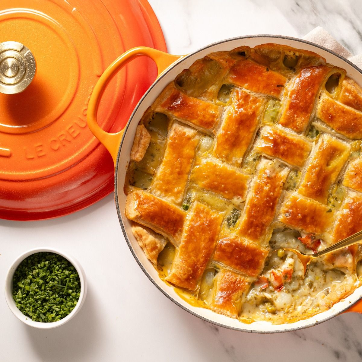  Le Creuset Signature 7.25 Qt. Round Dutch Oven With Crucible Knob | Flamme Dorée