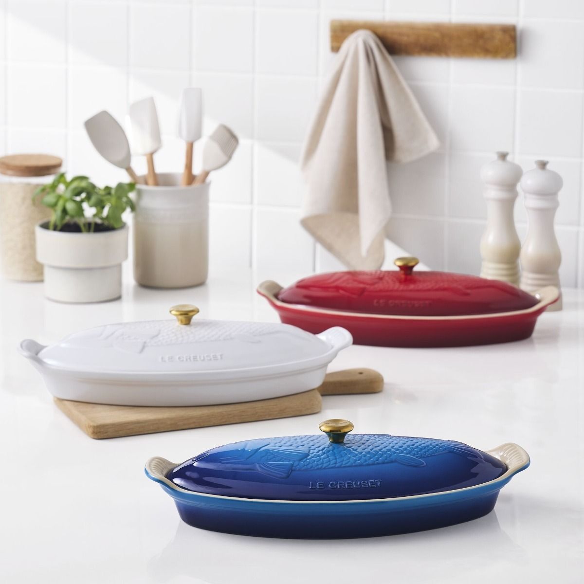  Le Creuset Heritage 1.7 Qt. Fish Baker With Gold Knob | Cerise