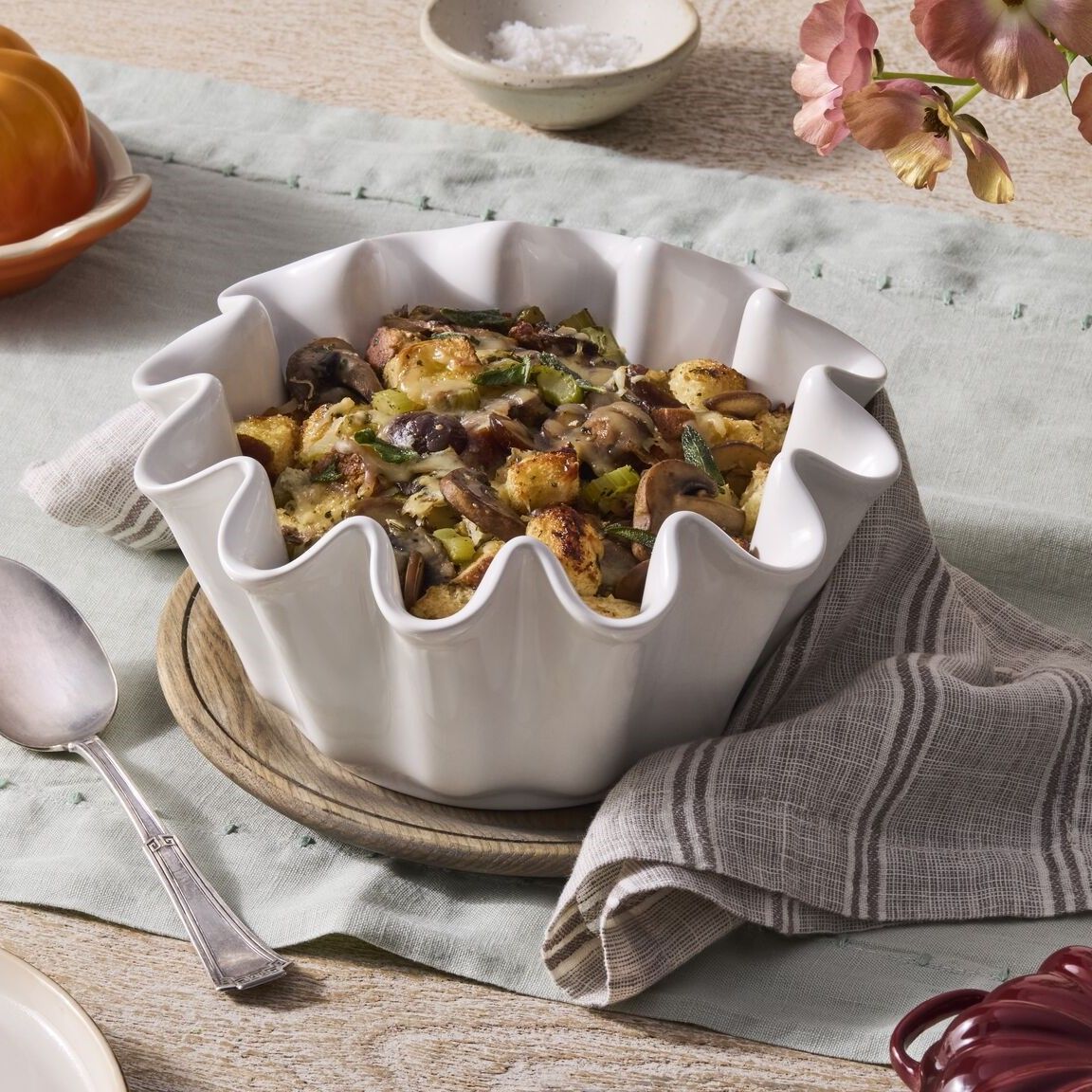  Le Creuset 1.4 Qt. Brioche Pan | White