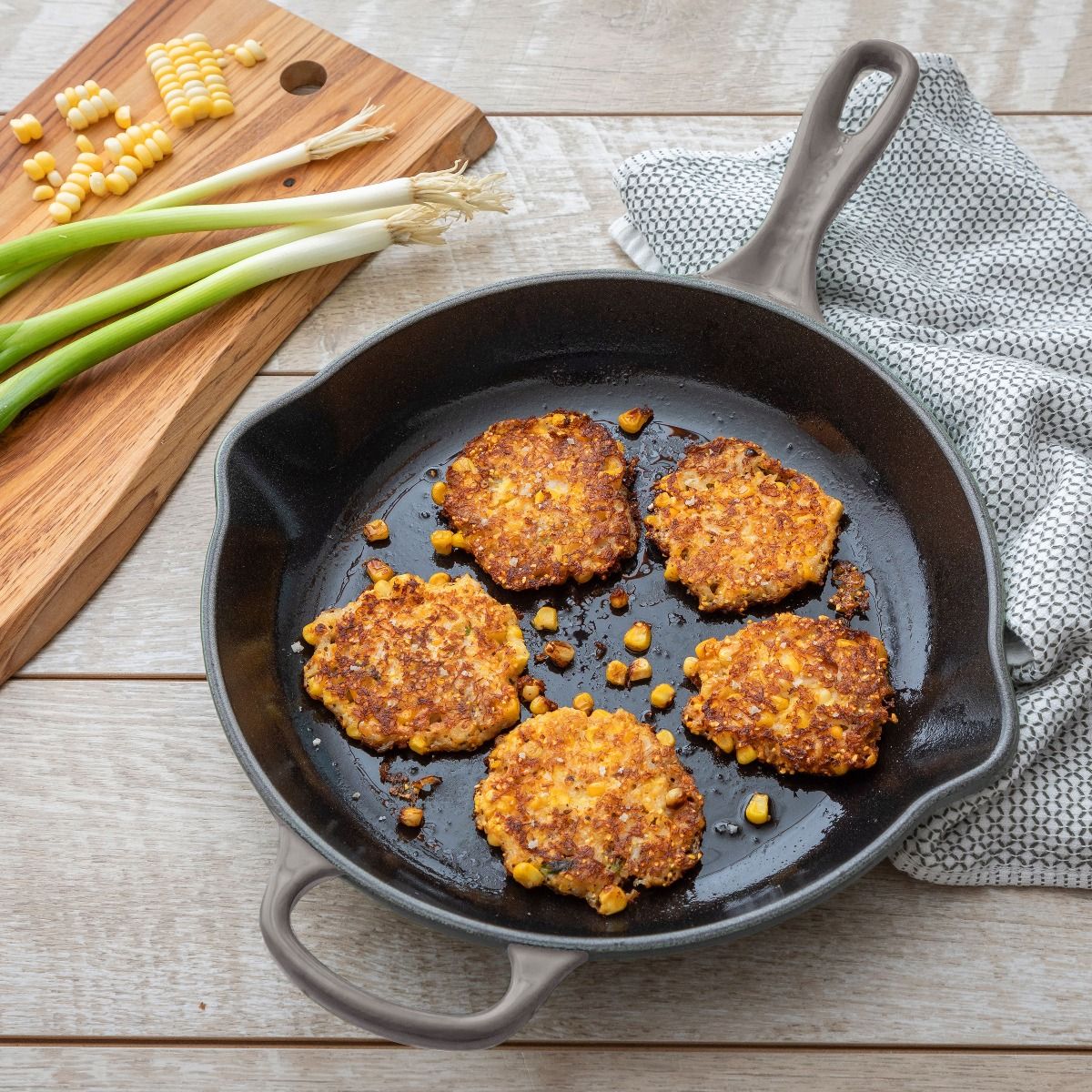  Le Creuset 9" Classic Skillet | Oyster
