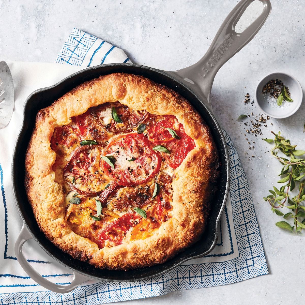  Le Creuset 9" Classic Skillet | Oyster