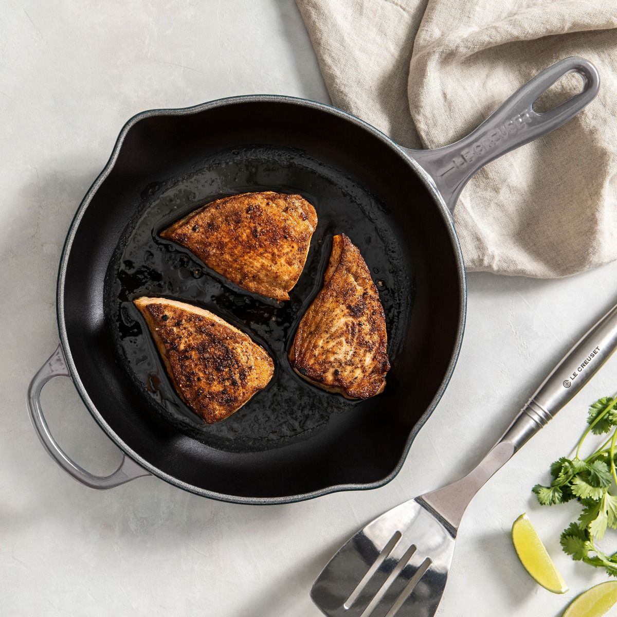  Le Creuset 9" Classic Skillet | Oyster