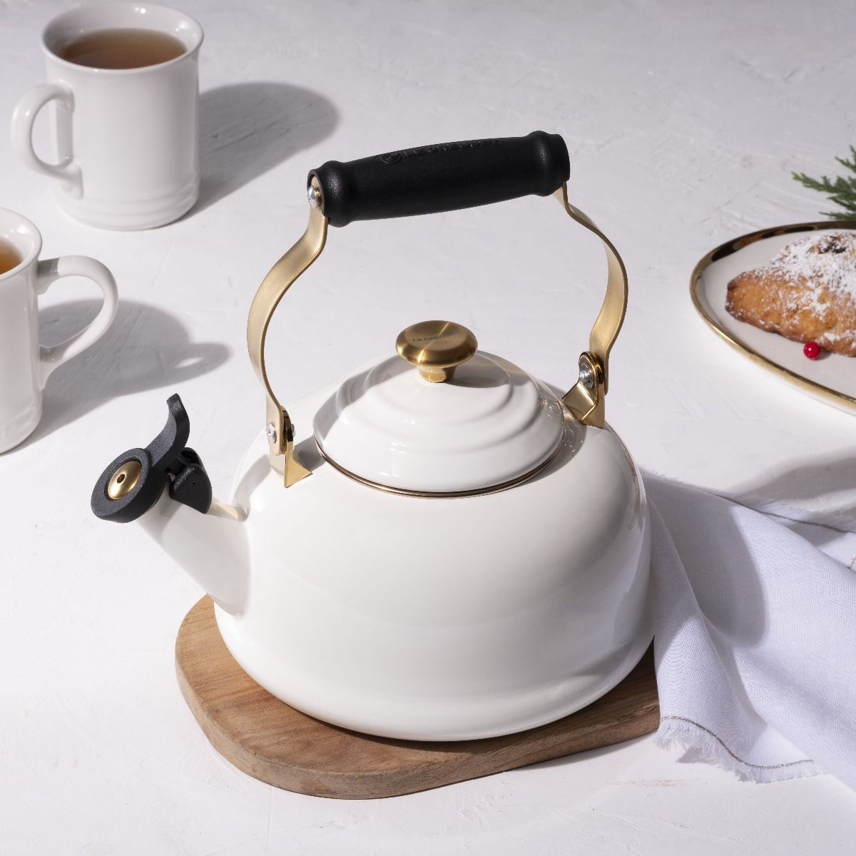  Le Creuset 1.7 Qt. Whistling Kettle | Noel (White & Gold)