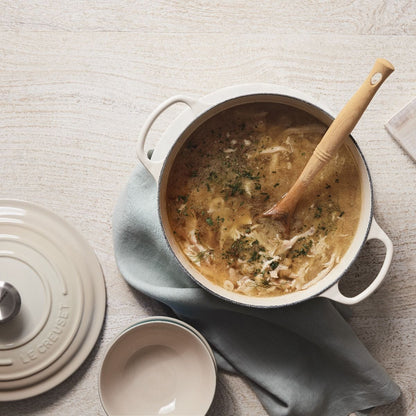  Le Creuset 5.5 Qt. Round Signature Cast Iron Dutch Oven With Stainless Steel Knob | Meringue White