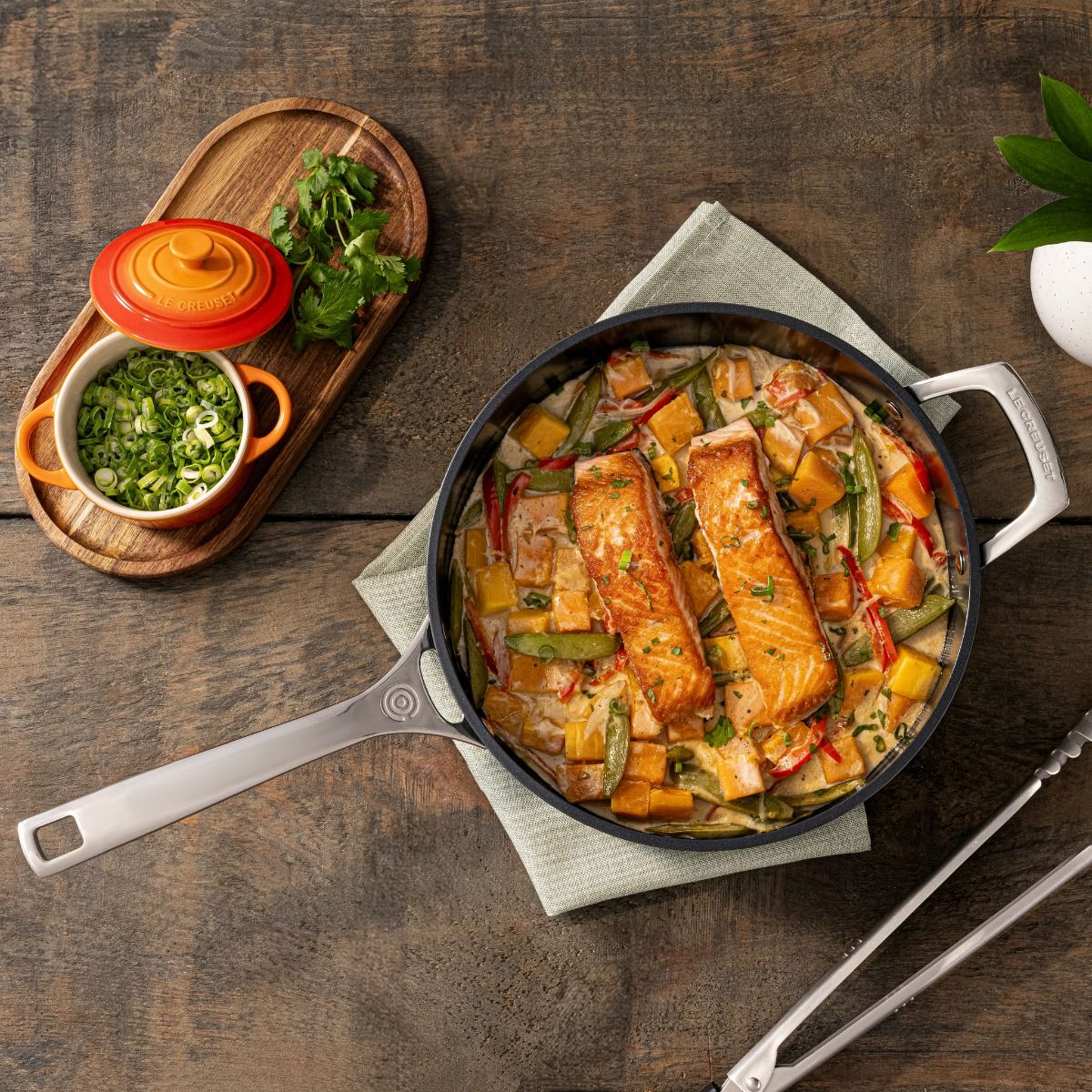  Le Creuset Essential Nonstick Ceramic 4.25 Qt. Sautè Pan