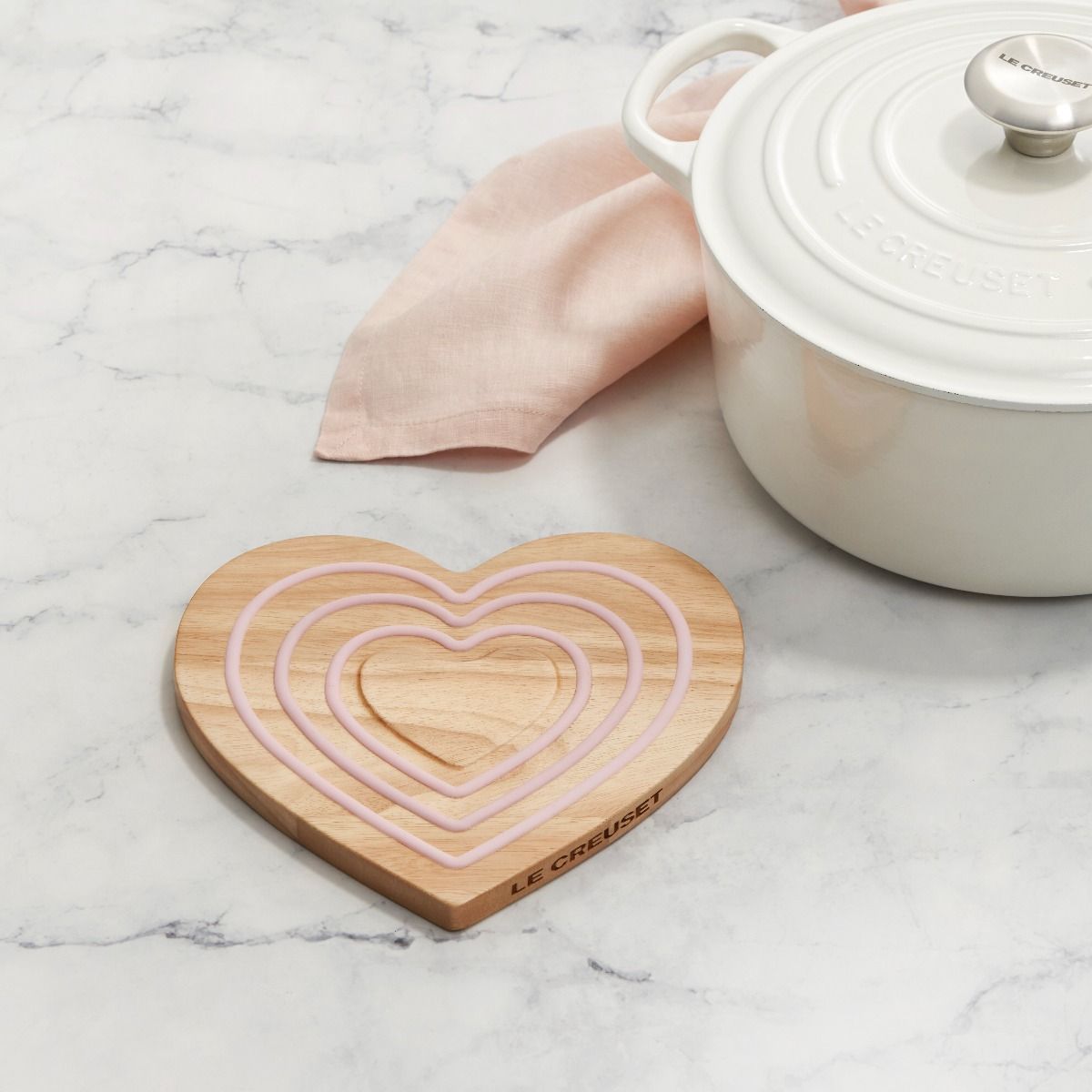  Le Creuset Heart-Shaped Magnetic Wooden Trivet